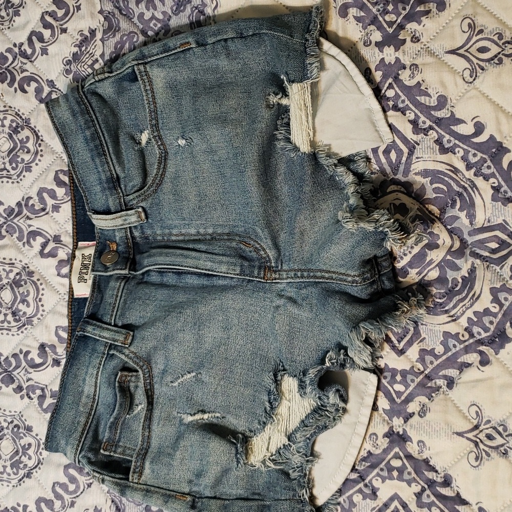 VS, 6, high-waist, destroyed denim short shorts